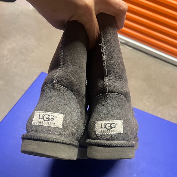 Classic Gray Uggs Size 7 - Picture 4 of 7